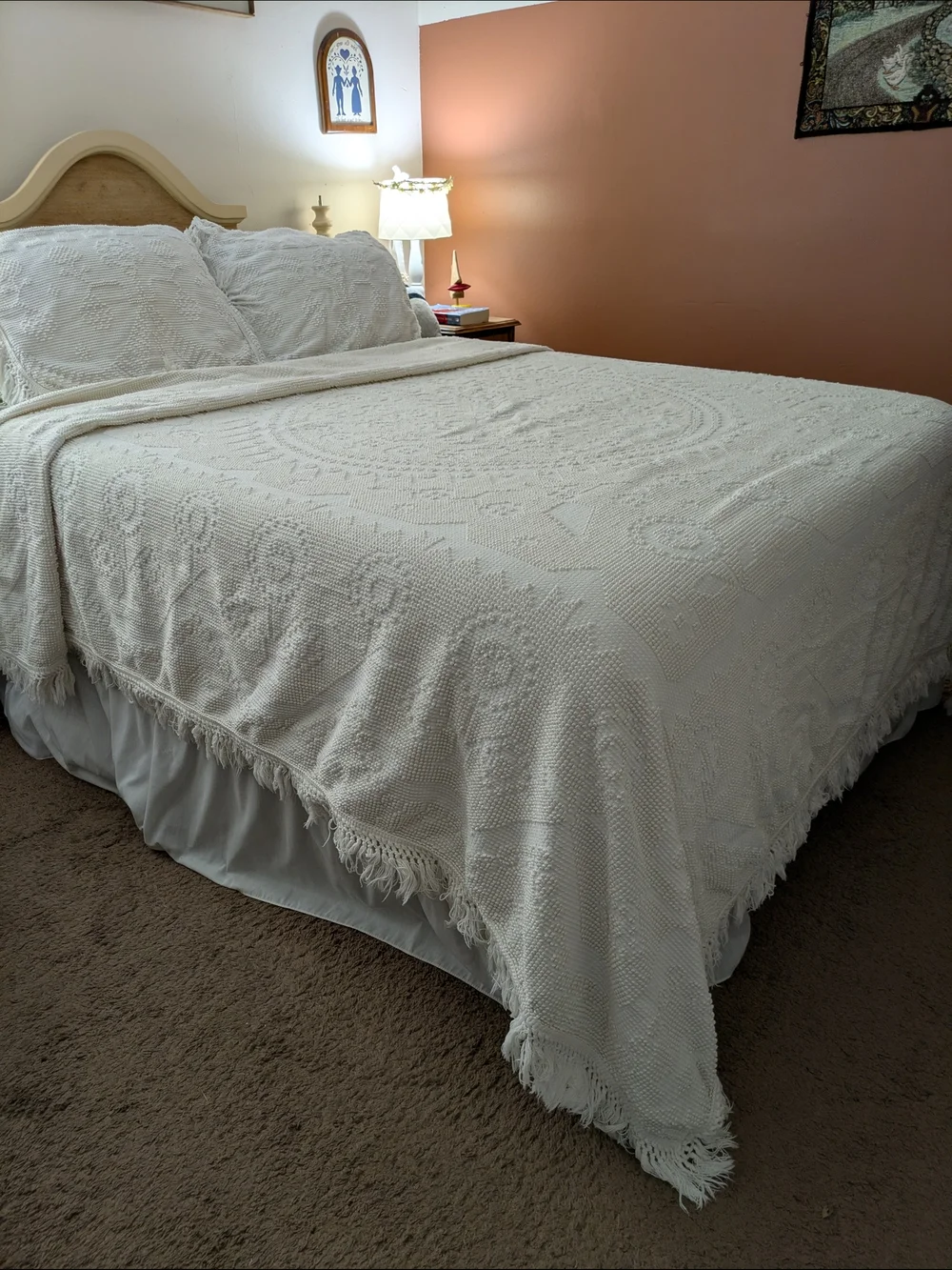Classic White Cotton Chenille Bedspread with Fringe